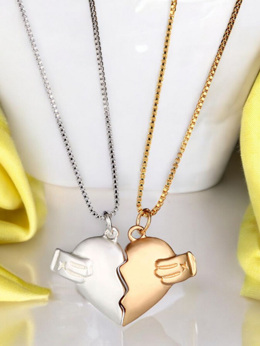 

fabula Heart Shaped Pendants with Chains, Gold