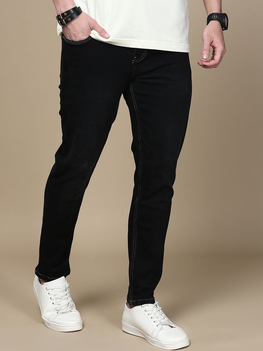

The Roadster Lifestyle Co Men Relaxed Fit Mid-Rise Jeans, Black