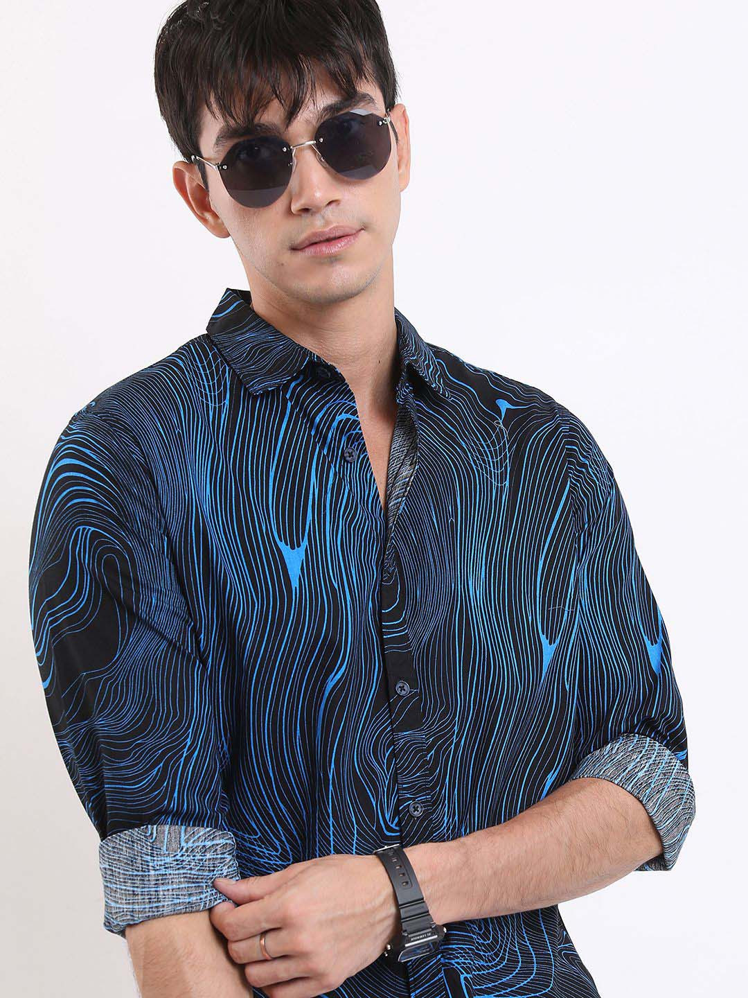 

HIGHLANDER Men Slim Fit Opaque Striped Casual Shirt, Black