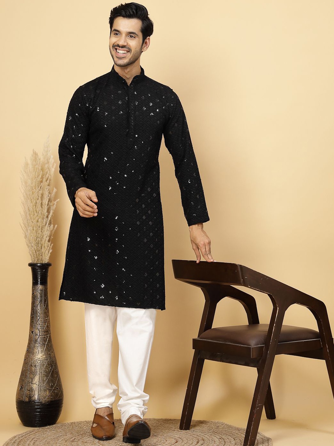 

FABINALIV Ethnic Motifs Embroidered Sequined Pure Cotton Kurta, Black