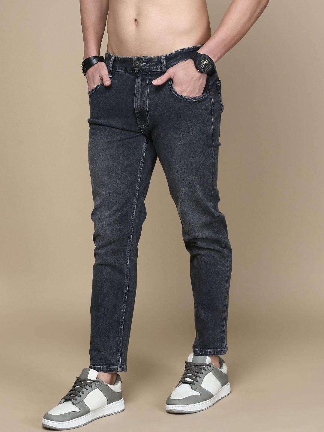 

The Roadster Lifestyle Co Men Slim Fit Light Fade Jeans, Black