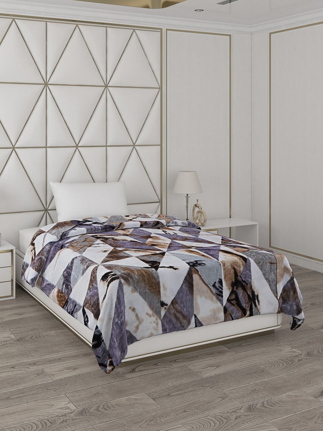 

Monte Carlo White & Purple Geometric Printed Mild Winter 550 GSM Single Bed Blanket