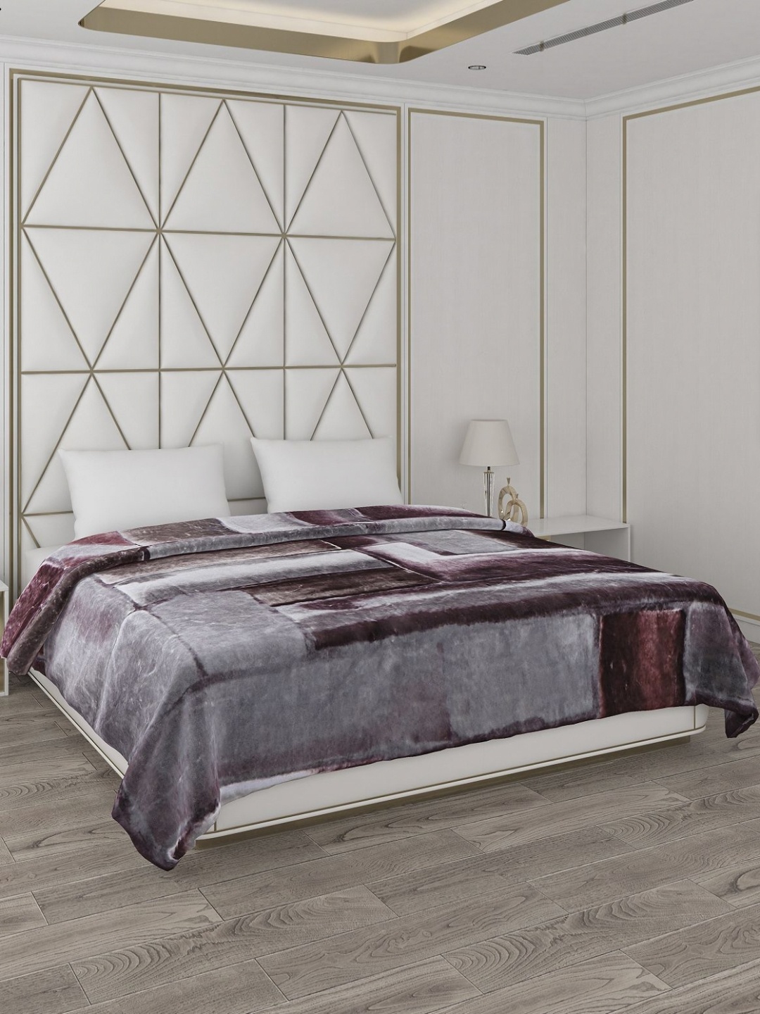 

Monte Carlo Pink & Maroon Geometric Printed Mild Winter 800 GSM Double Bed Blanket