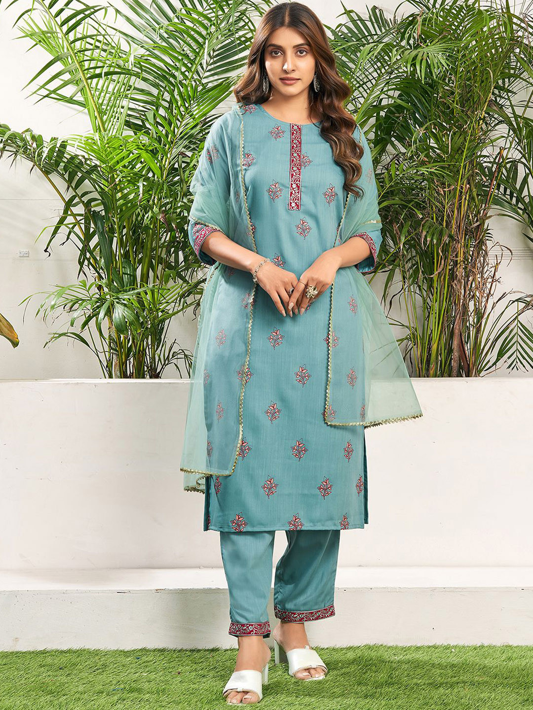 

SKYLEE Women Ethnic Motifs Embroidered Regular Sequinned Kurta with Trousers & With Dupatta, Blue