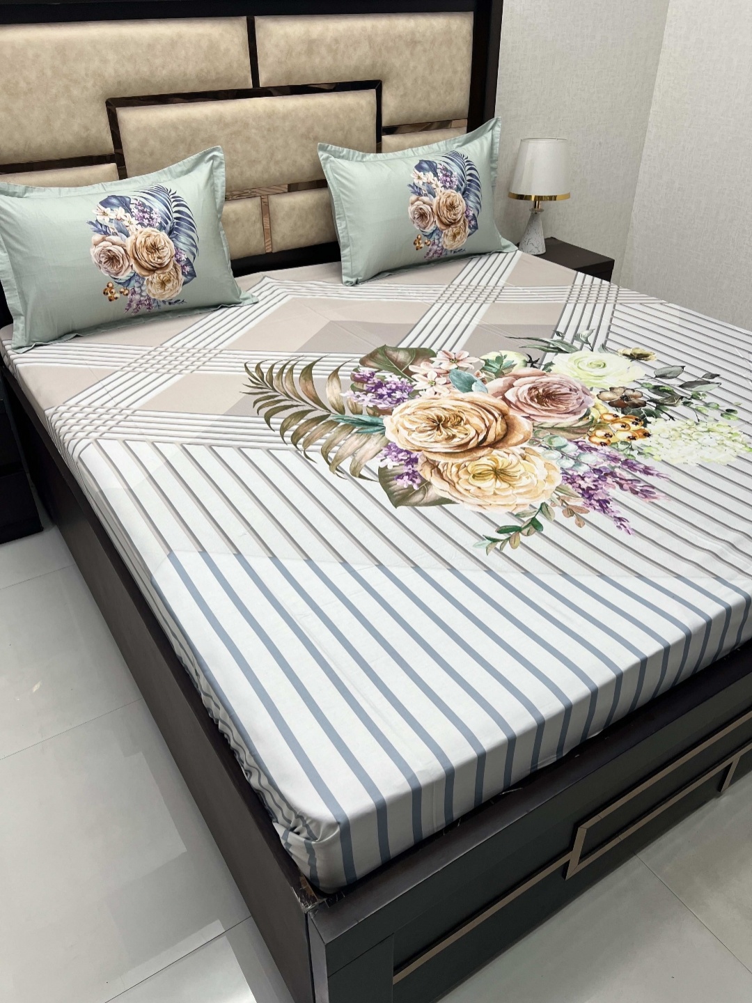 

Pure Decor White & Green Floral 600 TC King Bedsheet with 2 Pillow Covers