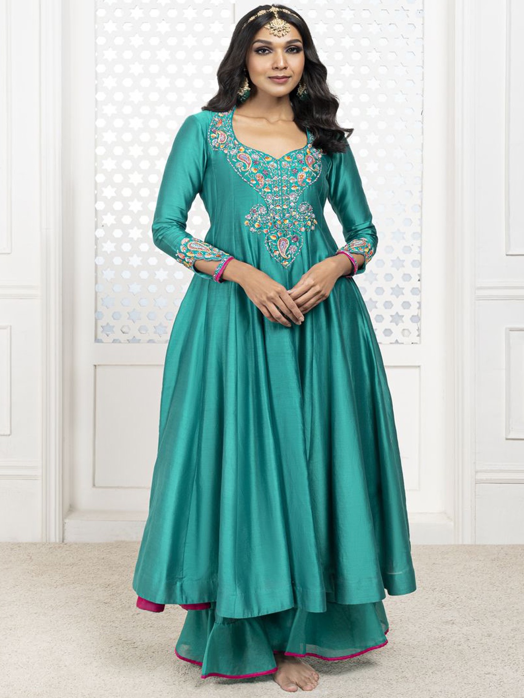 

The Aarya Floral Embroidered Zardozi Sweetheart Neck A-Line Kurta With Trousers & Dupatta, Green