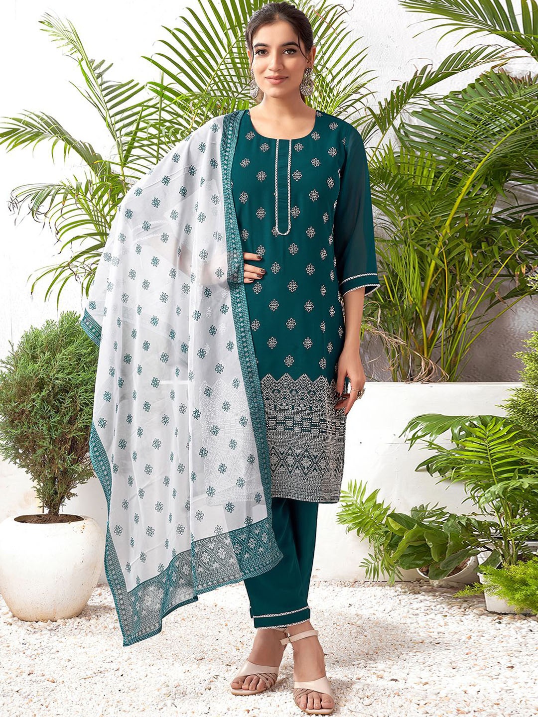 

SKYLEE Women Ethnic Motifs Printed Regular Kurta with Trousers & With Dupatta, Green