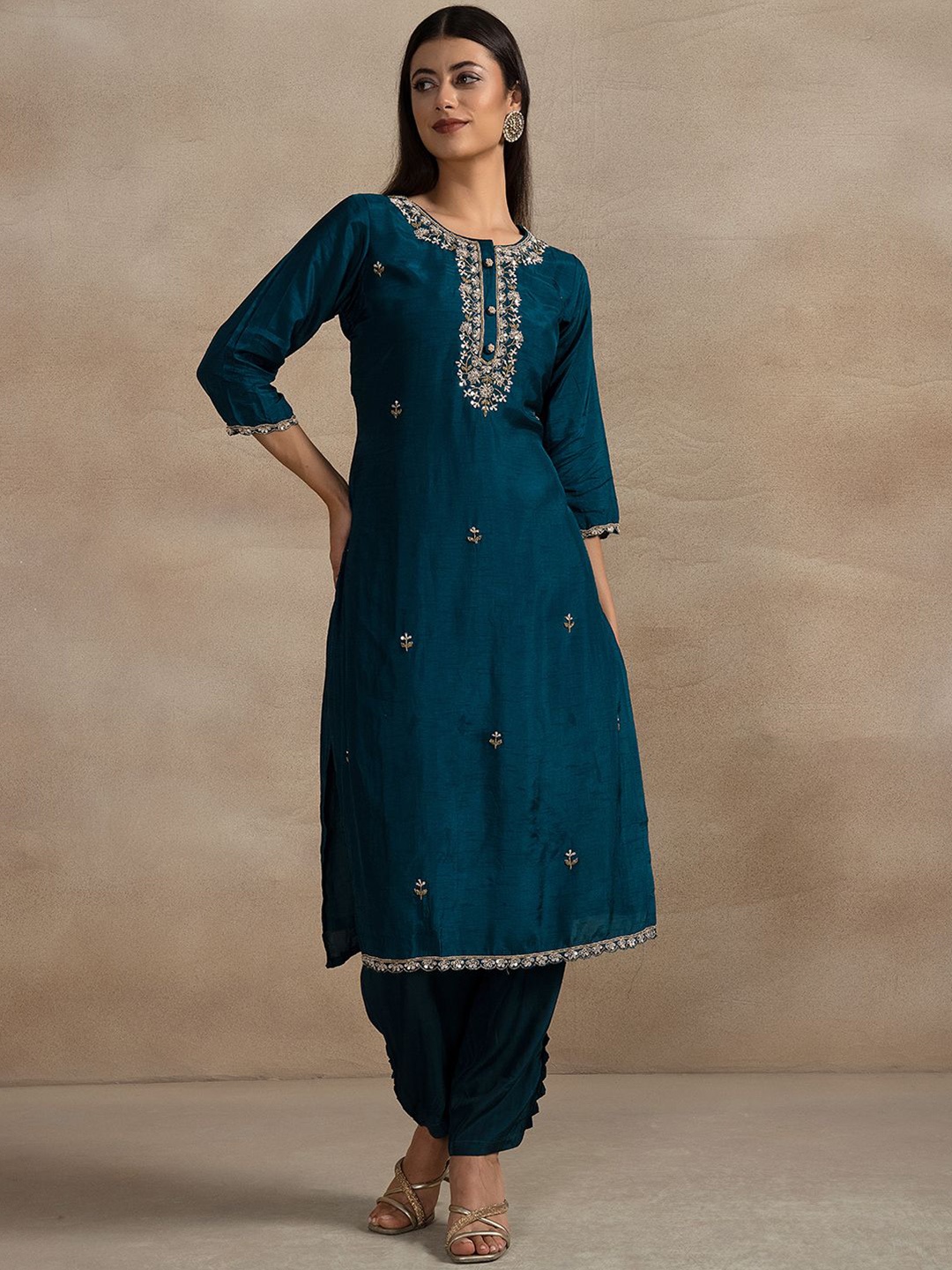 

Rang by Indya Women Floral Embroidered Regular Beads and Stones Pure Silk Kurta with Trousers & With Dupatta, Blue