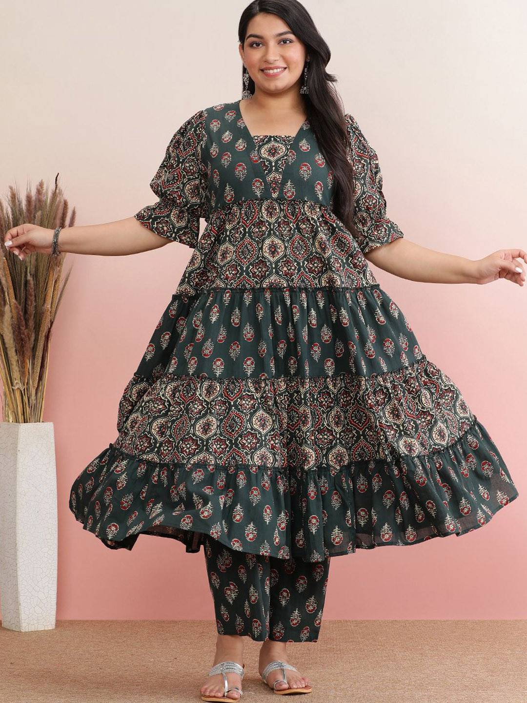 

anayna Ethnic Motifs Printed Puffed Sleeves Tiered Pure Cotton Anarkali Kurta with Trouser, Green