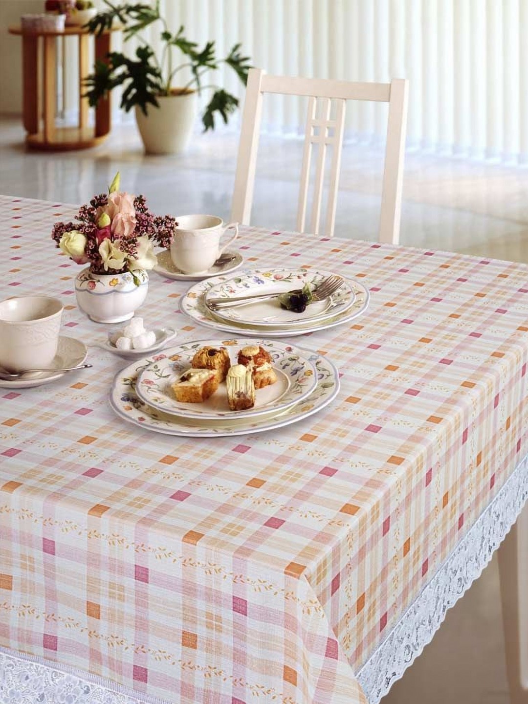 

Freelance Pink & Red Geometric Printed Anti-Slip 4-Seater Table Cover