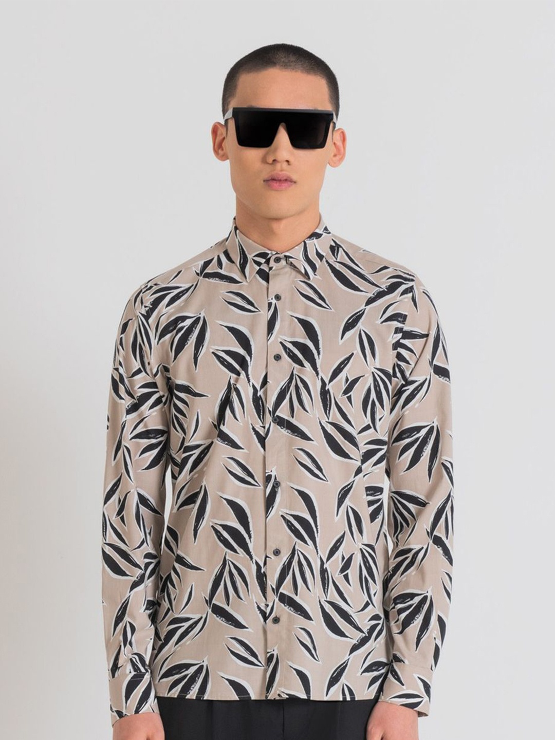 

Antony Morato Men Opaque Printed Casual Shirt, Beige