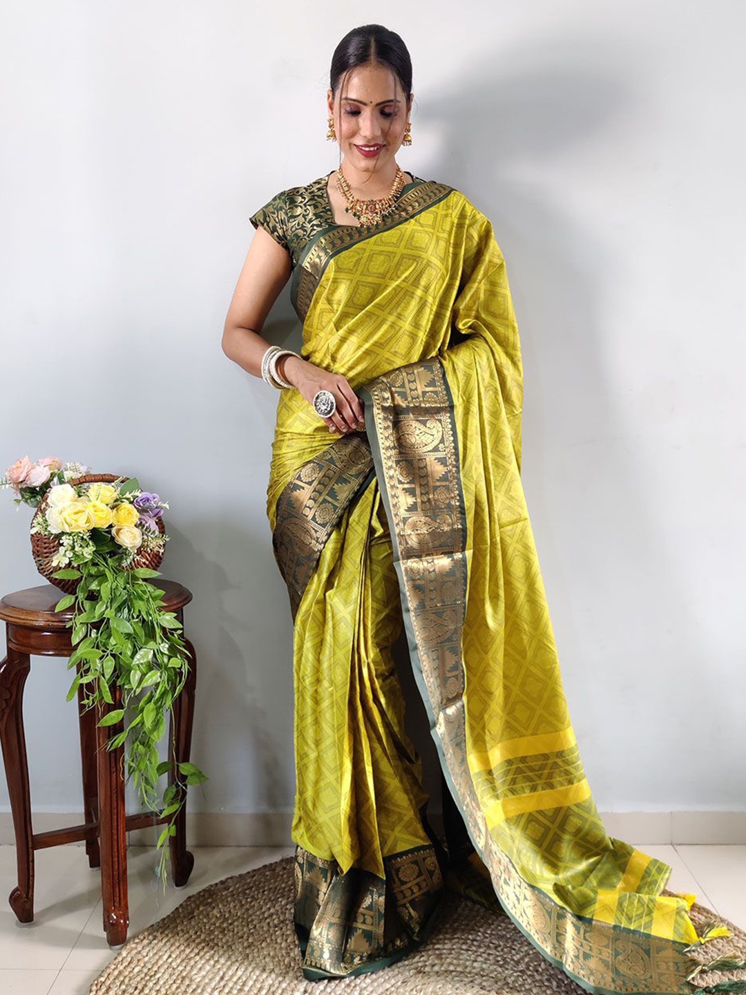 

APNISHA Woven Design Zari Silk Cotton Banarasi Saree, Lime green