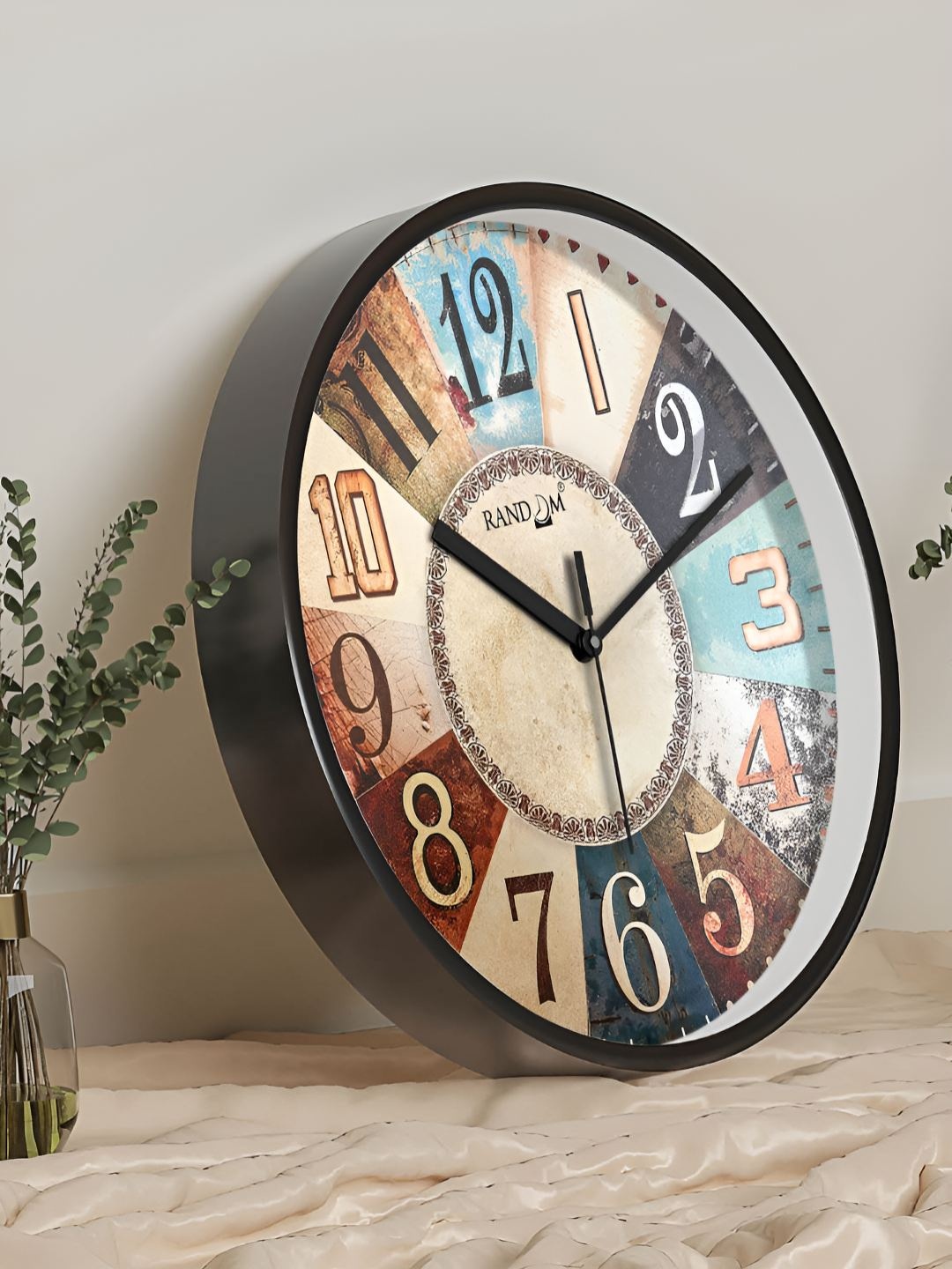 

RANDOM Printed Round Shaped Sweep Silent Movement Contemporary Wall Clock, Black