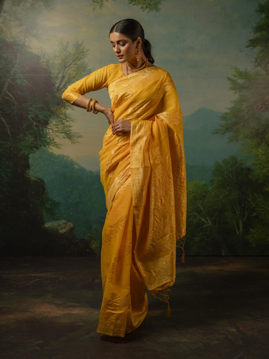 

Dori Ethnic Motifs Zari Silk Blend Banarasi Saree, Yellow
