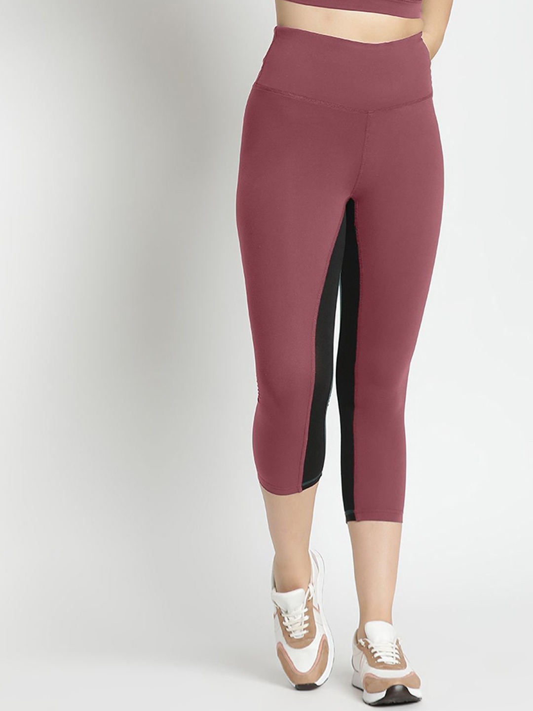 

Wearjukebox Women Dry-Fit Colourblocked Cropped Gym Tights, Burgundy