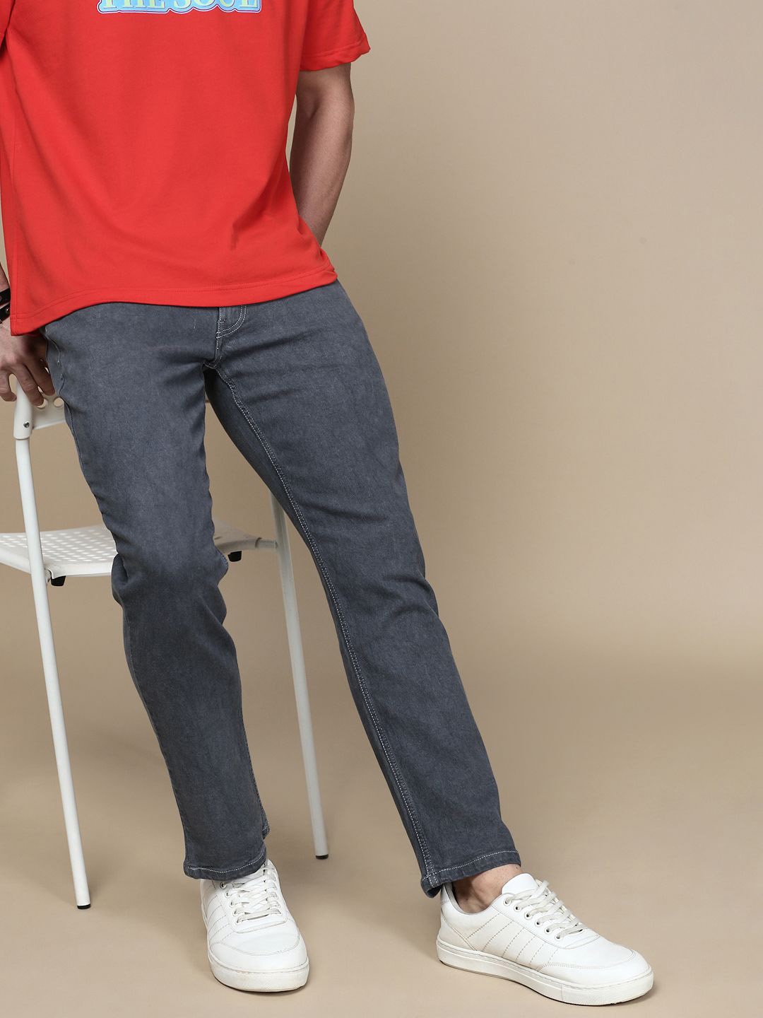 

The Roadster Lifestyle Co Men Clean Look Mid Rise Jeans, Grey