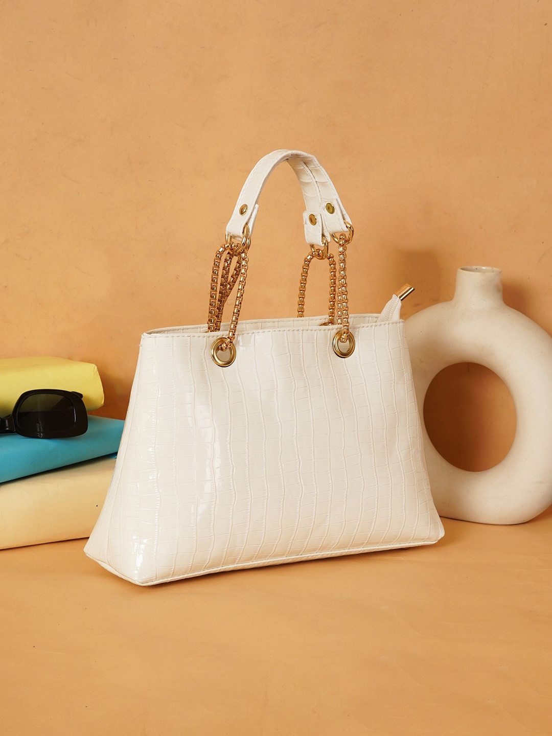 

FABBHUE Structured Shoulder Bag, White
