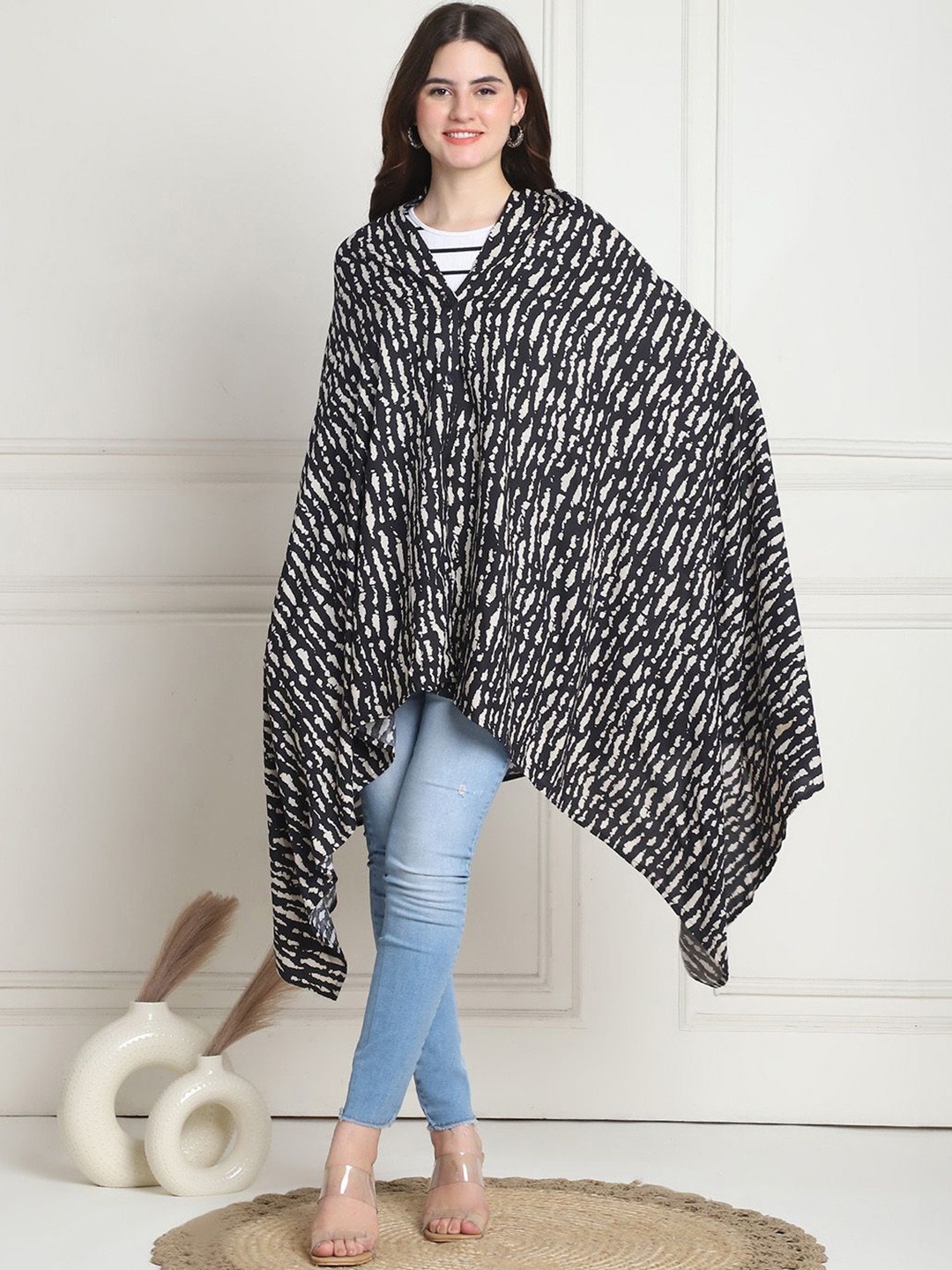 

Secret Wish Black & White Printed Rayon Nursing Cover
