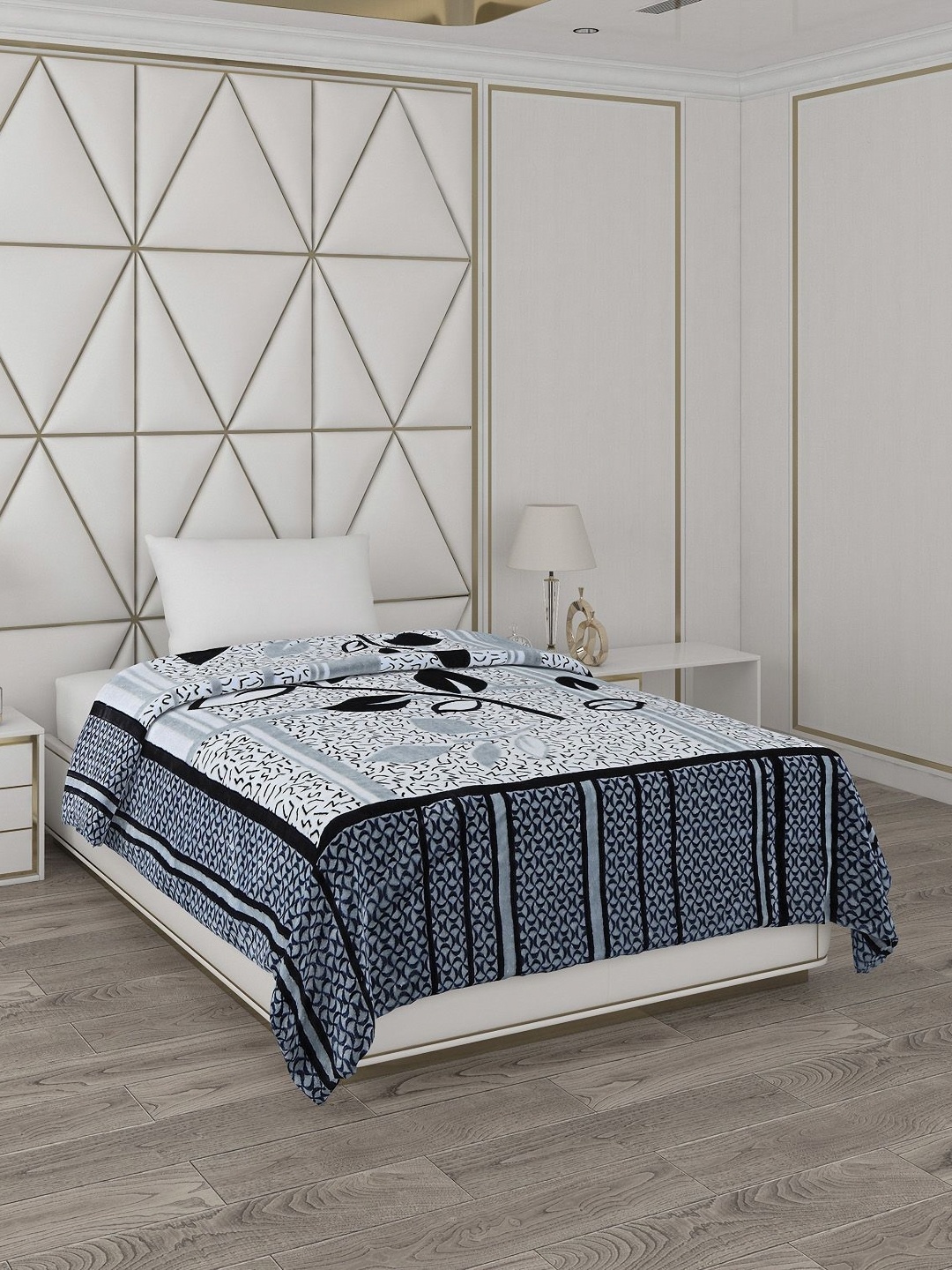 

Monte Carlo Blue & White Floral Mild Winter 600 GSM Single Bed Blanket