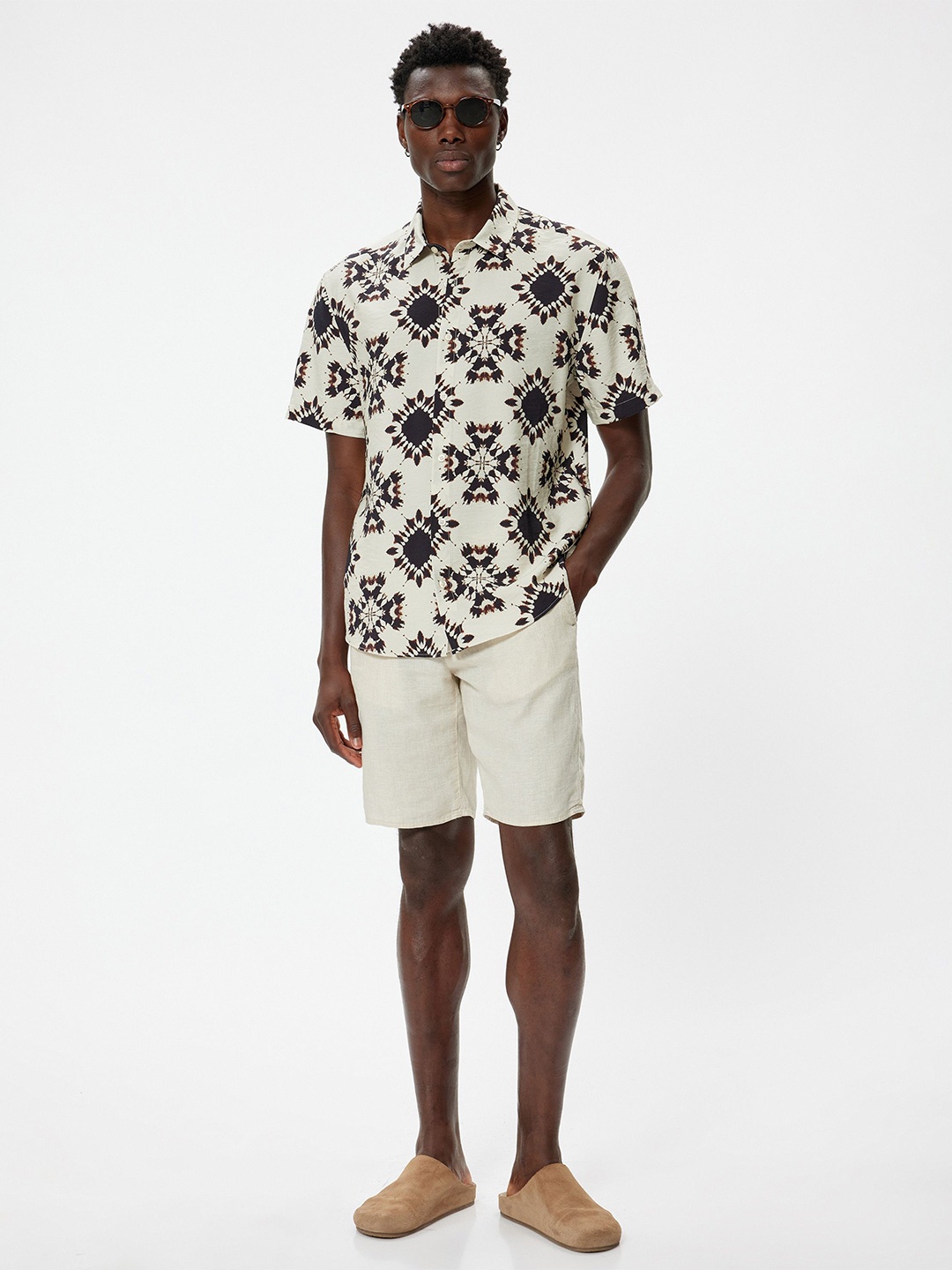 

Koton Men Floral Opaque Printed Casual Shirt, Beige