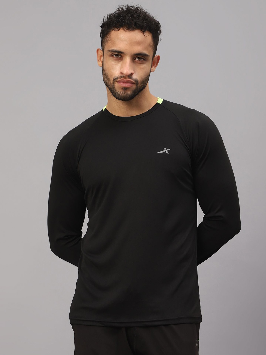 

VECTOR X Men Solid Round Neck T-Shirt, Black