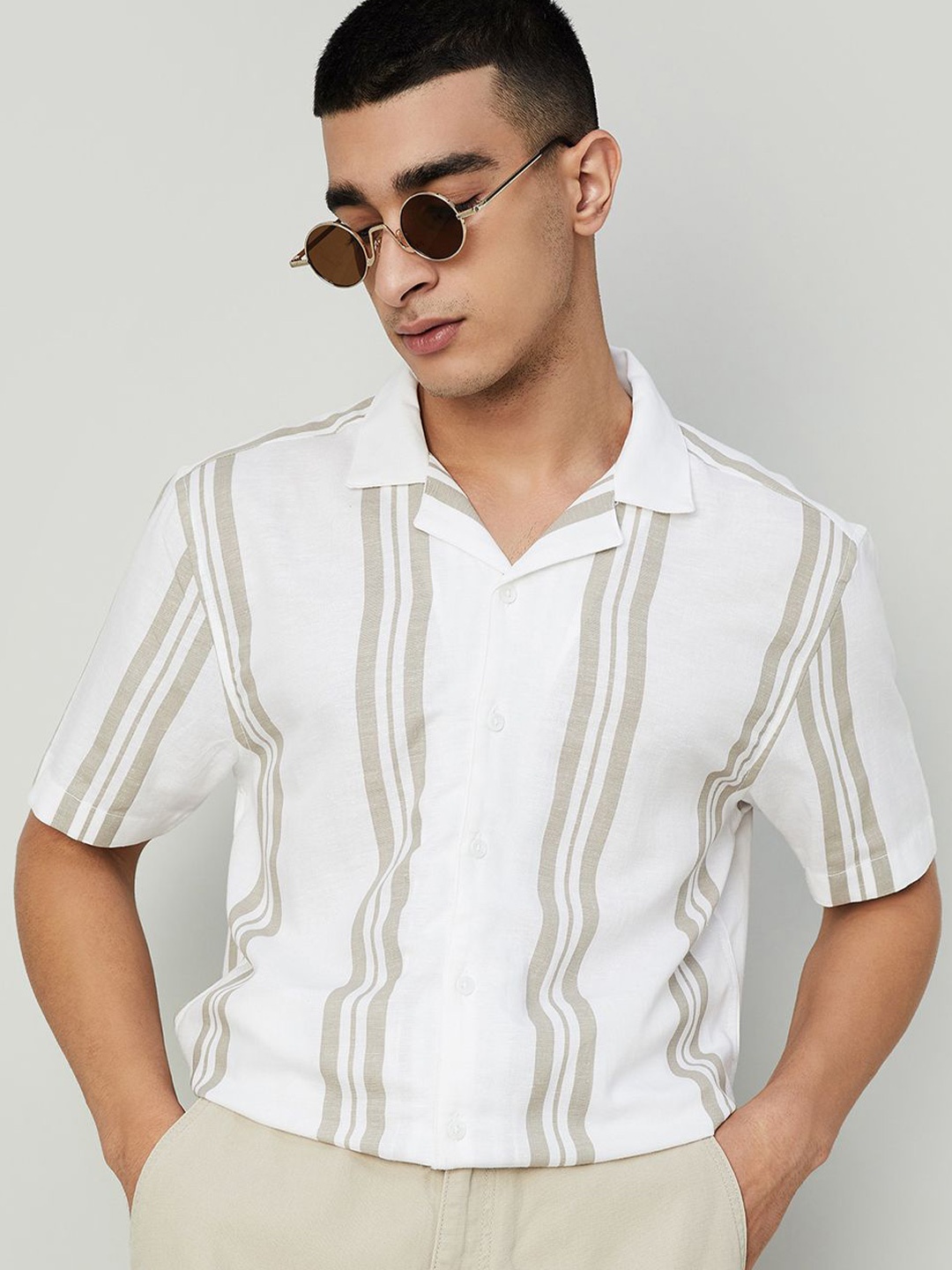 

Bossini Men Slim Fit Opaque Striped Casual Shirt, White