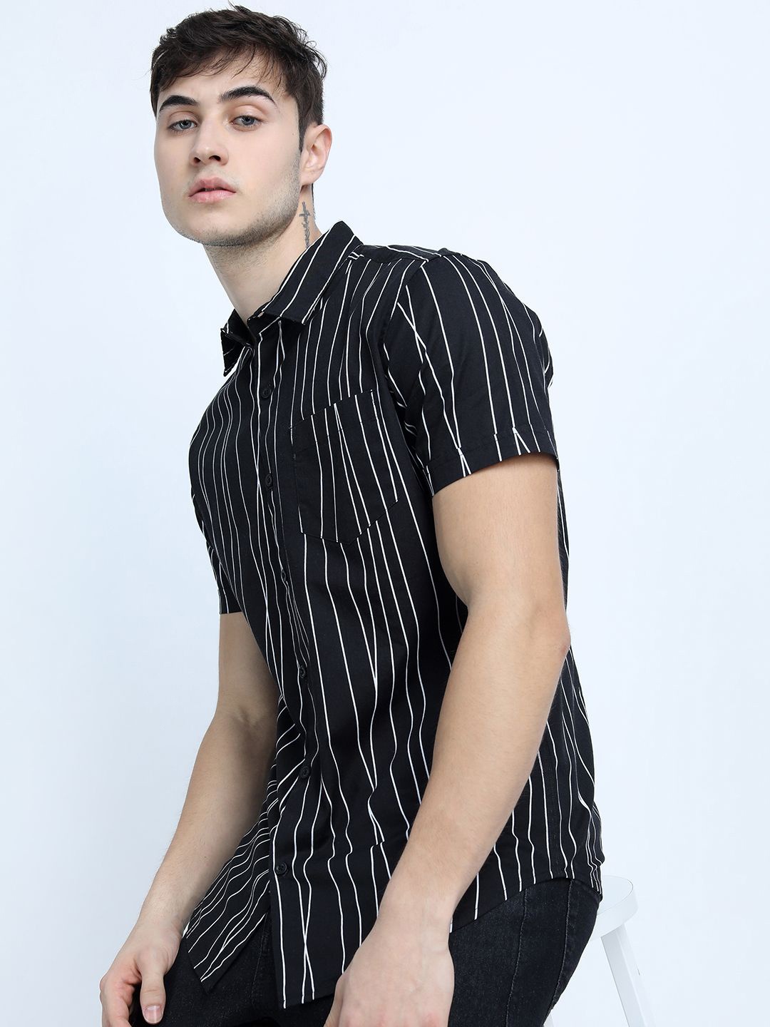 

HIGHLANDER Men Slim Fit Opaque Striped Casual Shirt, Black