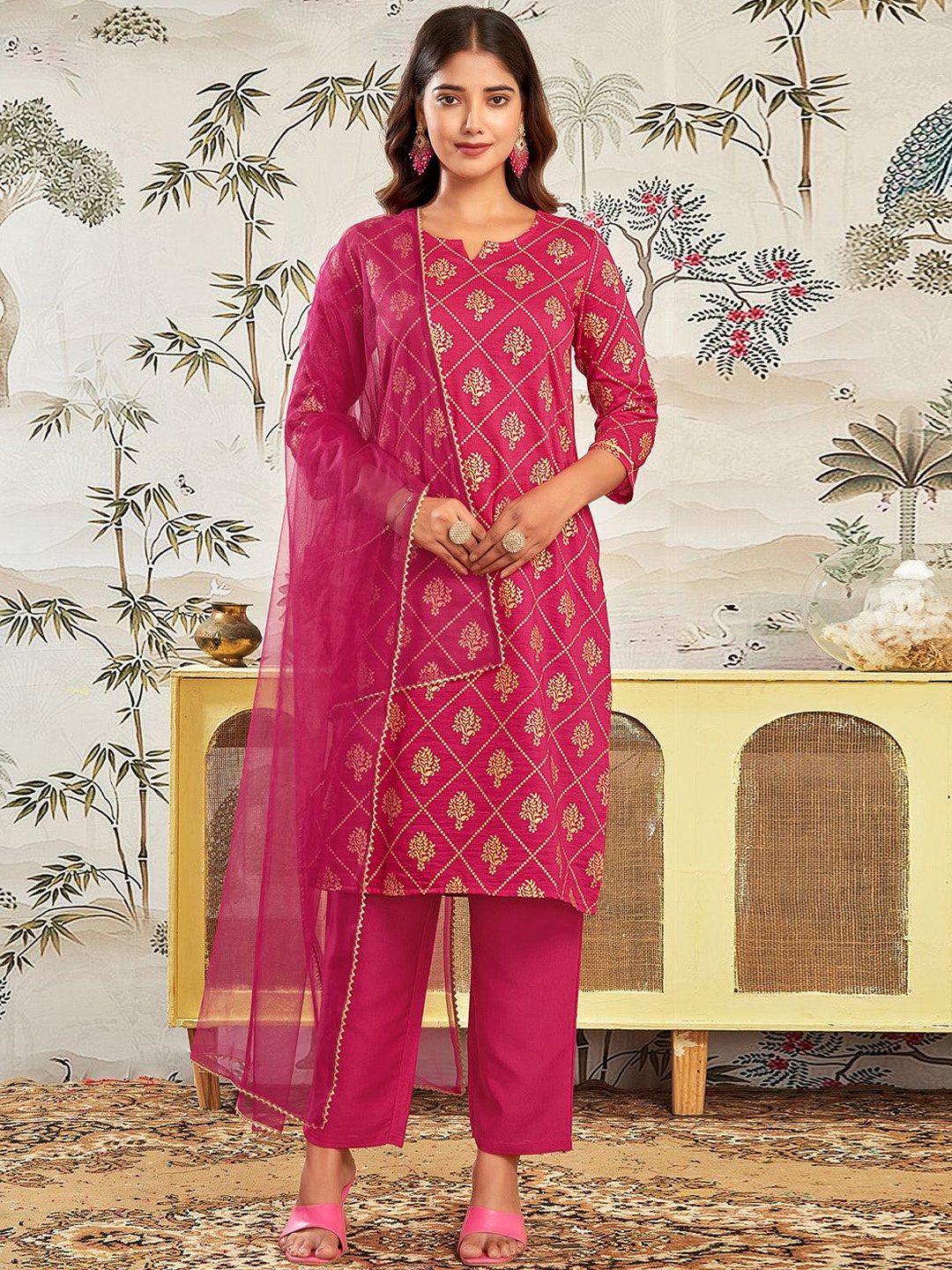 

SKYLEE Ethnic Motifs Printed Kurta with Trousers & Dupatta, Pink