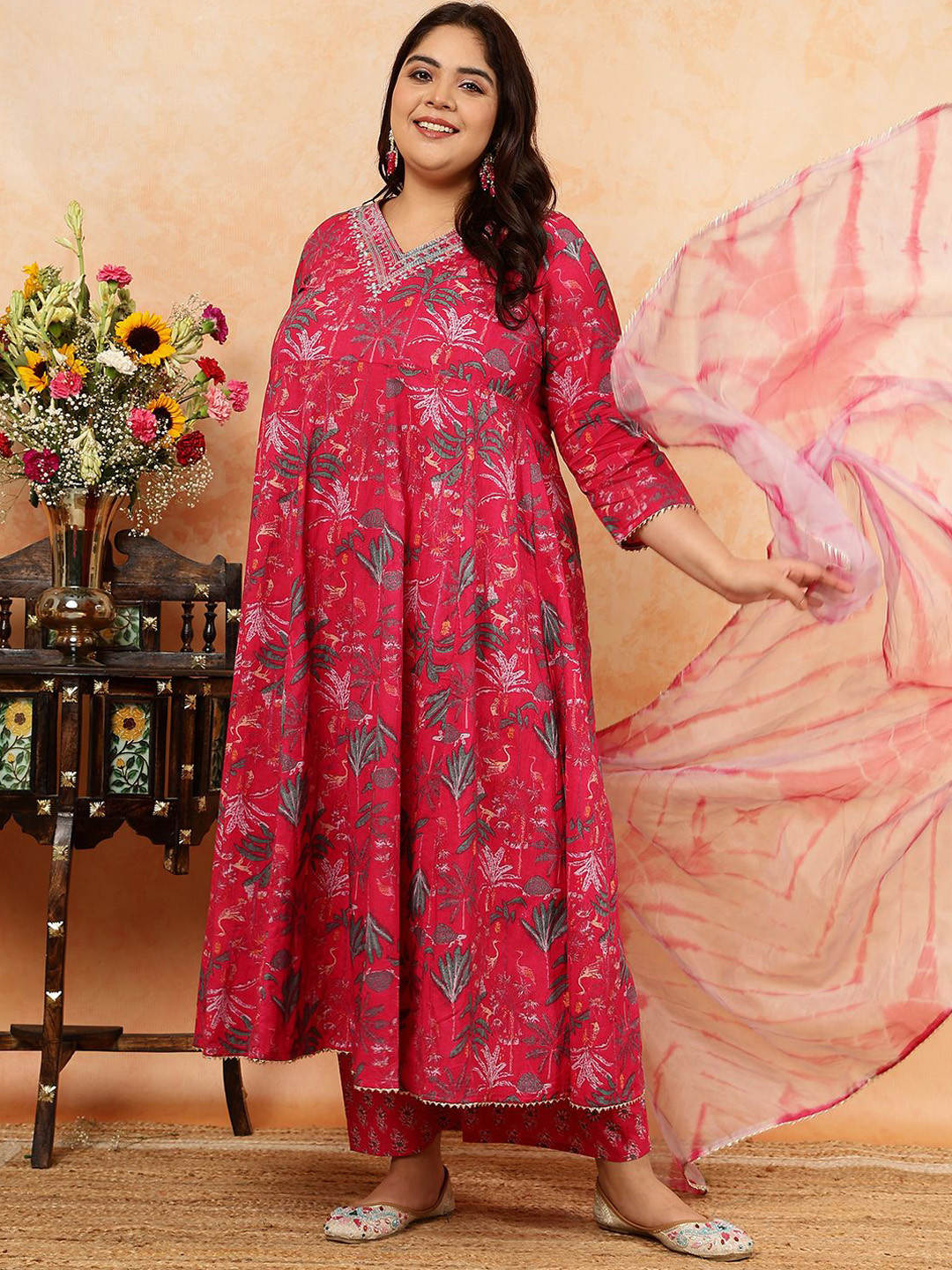 

KIMAYRA Plus Size Floral Printed Pure Cotton Anarkali Kurta with Trousers & With Dupatta, Pink