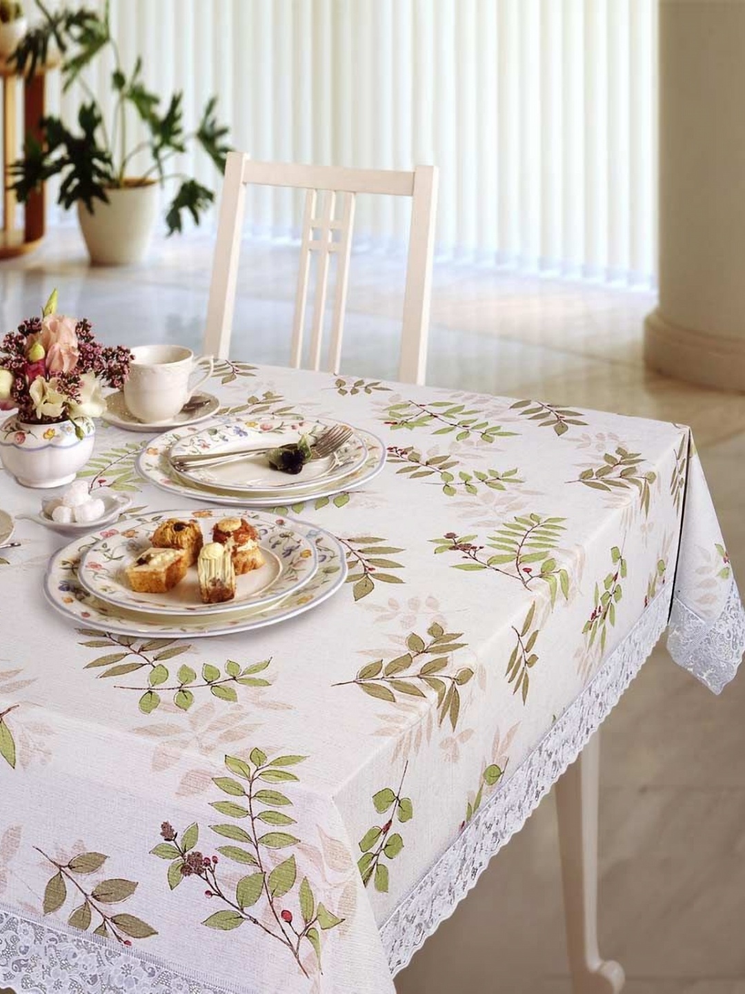 

Freelance Green Floral Printed Anti-Slip 8-Seater Table Cover