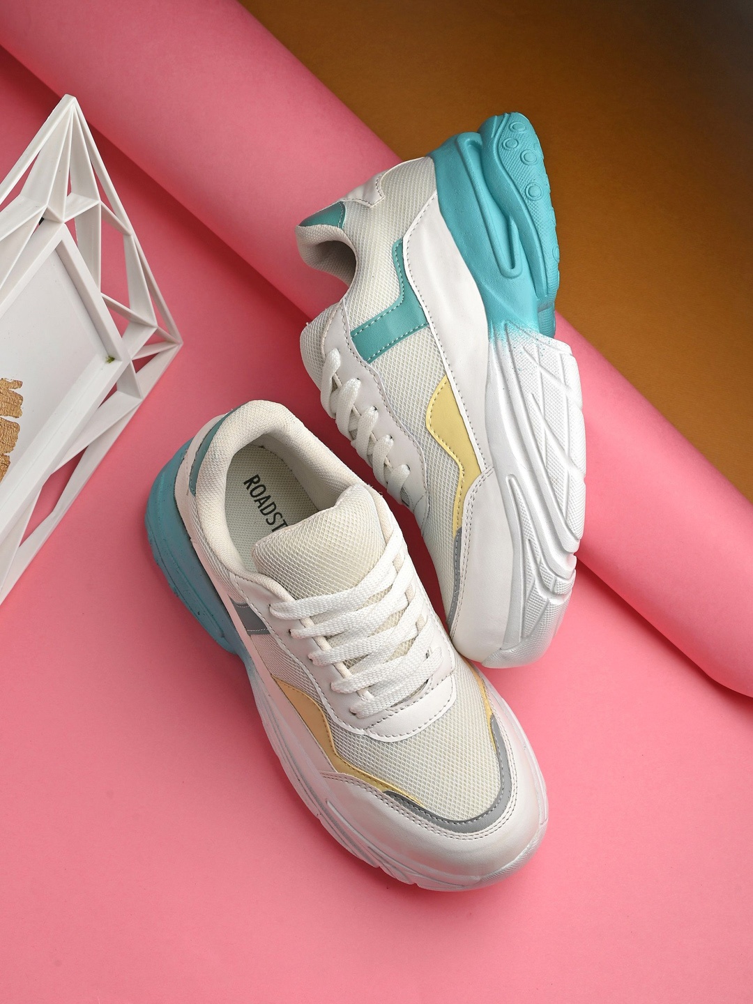 

The Roadster Lifestyle Co Women Colorblocked Sneakers, White