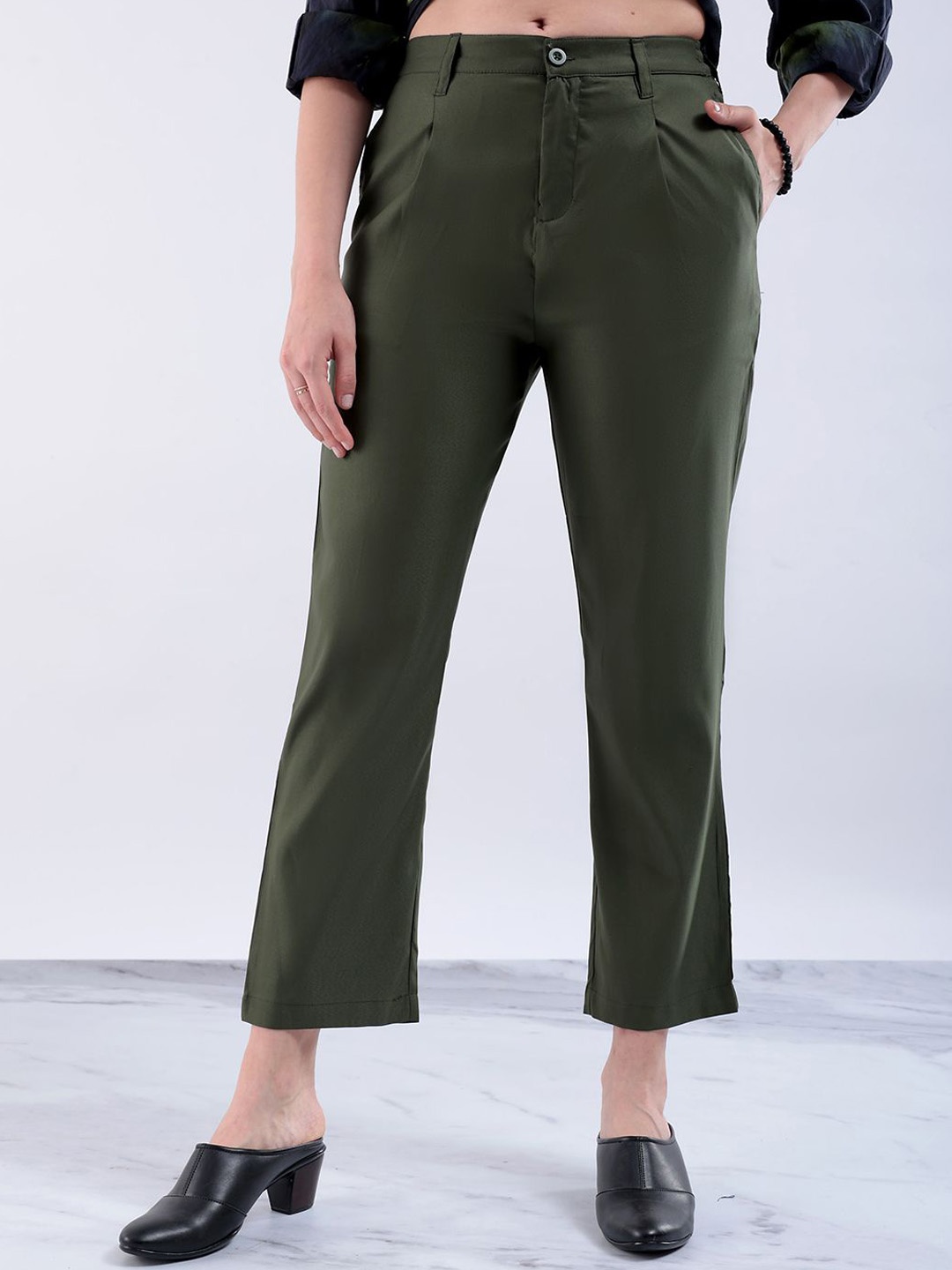 

Freehand by The Indian Garage Co Women Straight Fit Trousers, Green