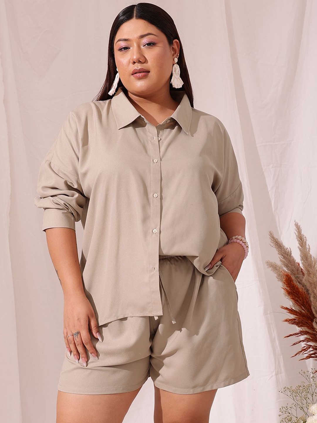 

CURVY STREET Plus Size Long Sleeves Shirt With Shorts, Beige