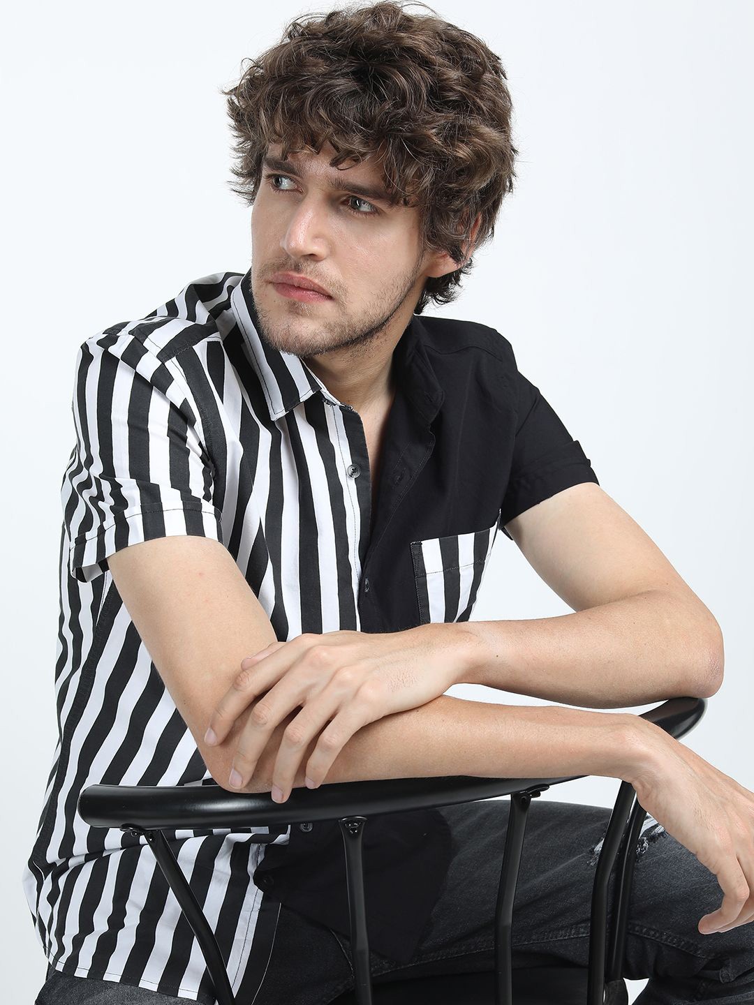 

HIGHLANDER Men Slim Fit Opaque Striped Casual Shirt, Black