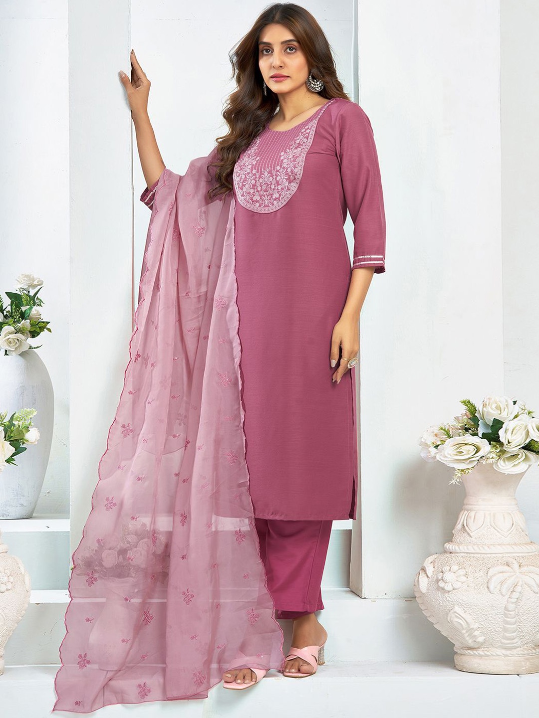 

SKYLEE Women Ethnic Motifs Yoke Design Regular Sequinned Kurta with Trousers & With Dupatta, Pink