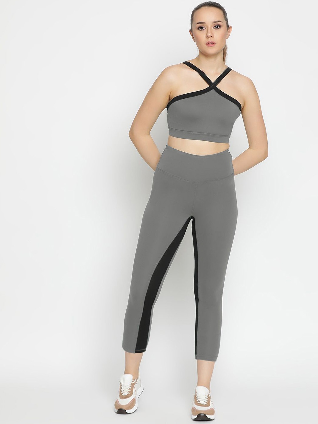 

Wearjukebox Colourblocked Bra With Leggings, Grey