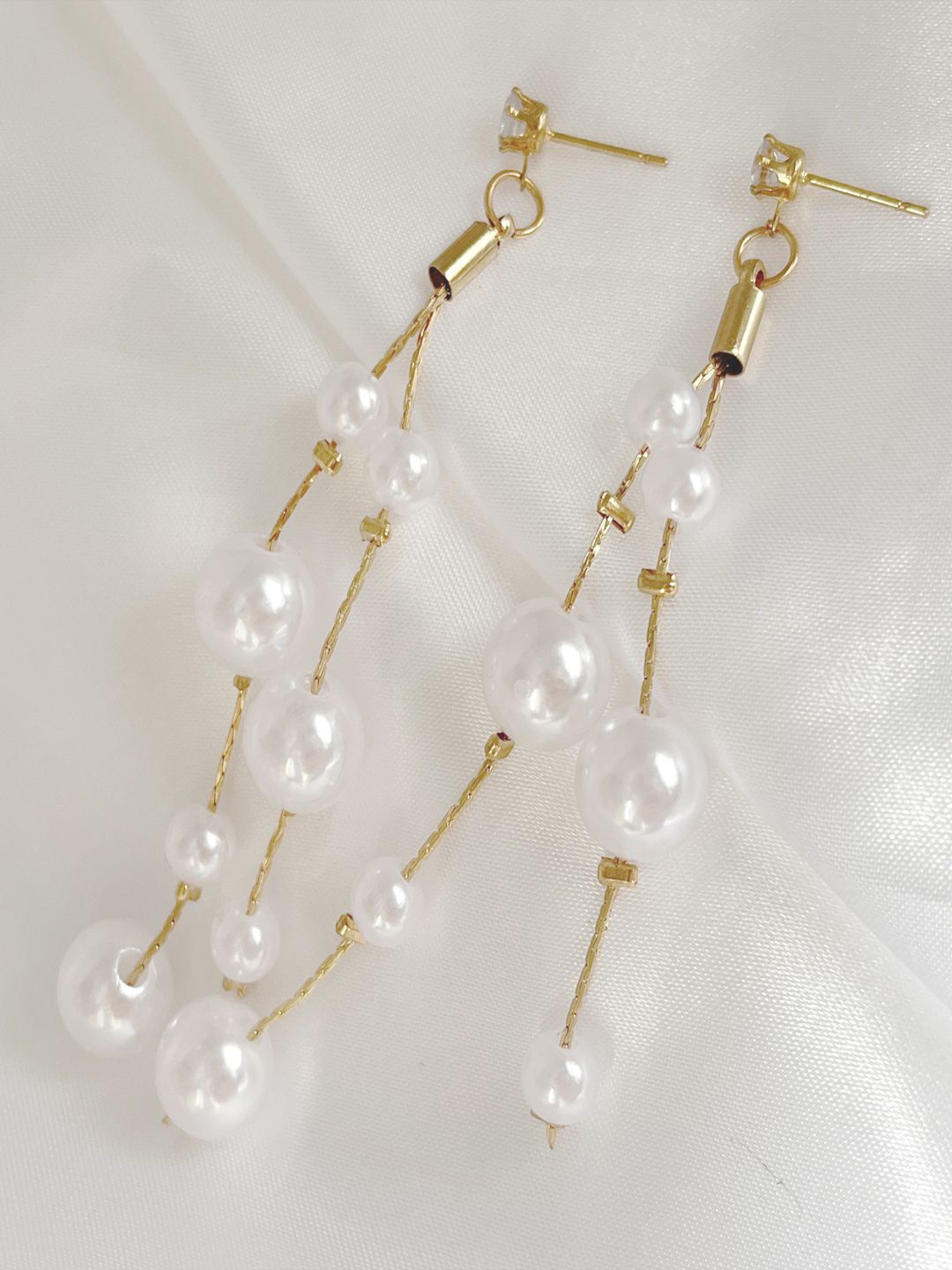 

KRENOZ Classic Ear Cuff Earrings, White