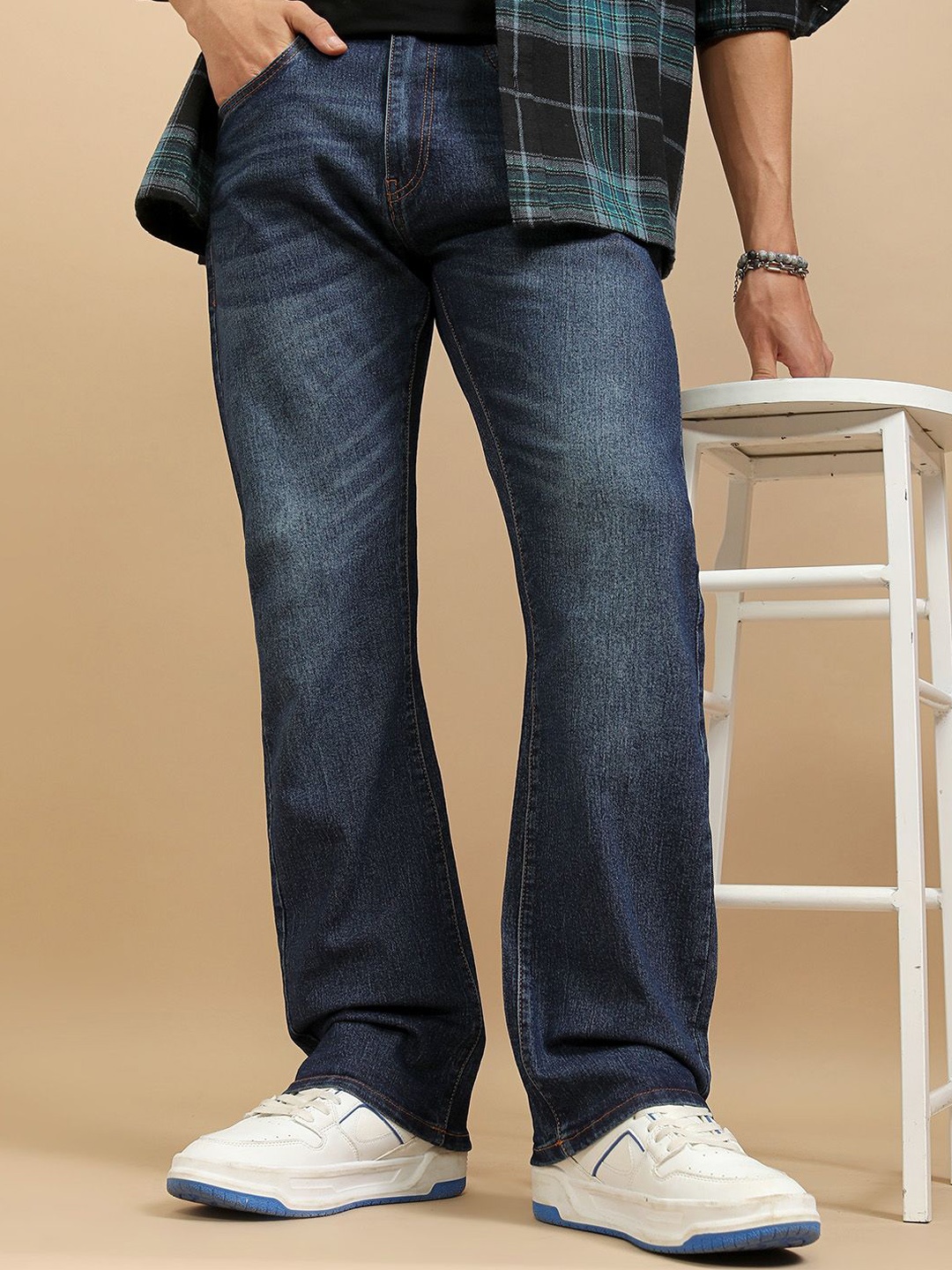 

HIGHLANDER Men Bootcut Low Distress Light Fade Jeans, Blue