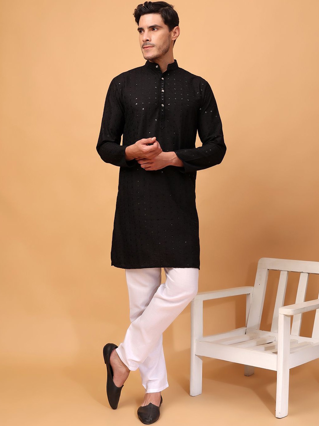 

Hangup Geometric Embroidered Sequinned Mandarin Collar Straight Kurta with Pyjamas, Black