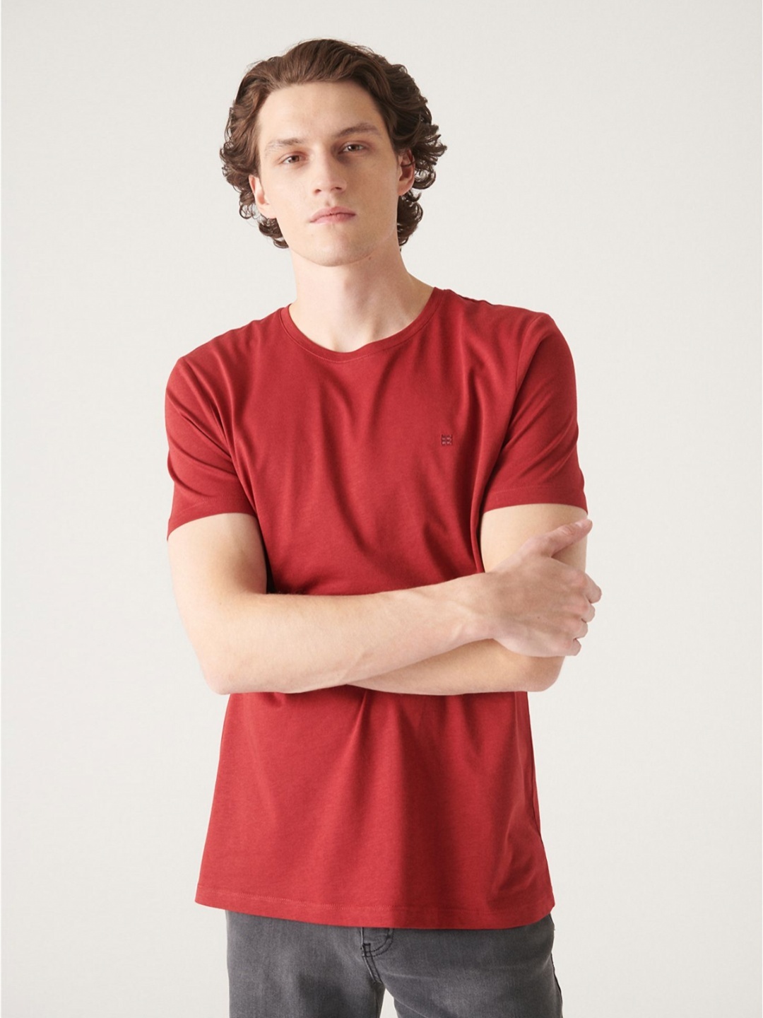 

AVVA Men Solid Round Neck Cotton T-Shirt, Red