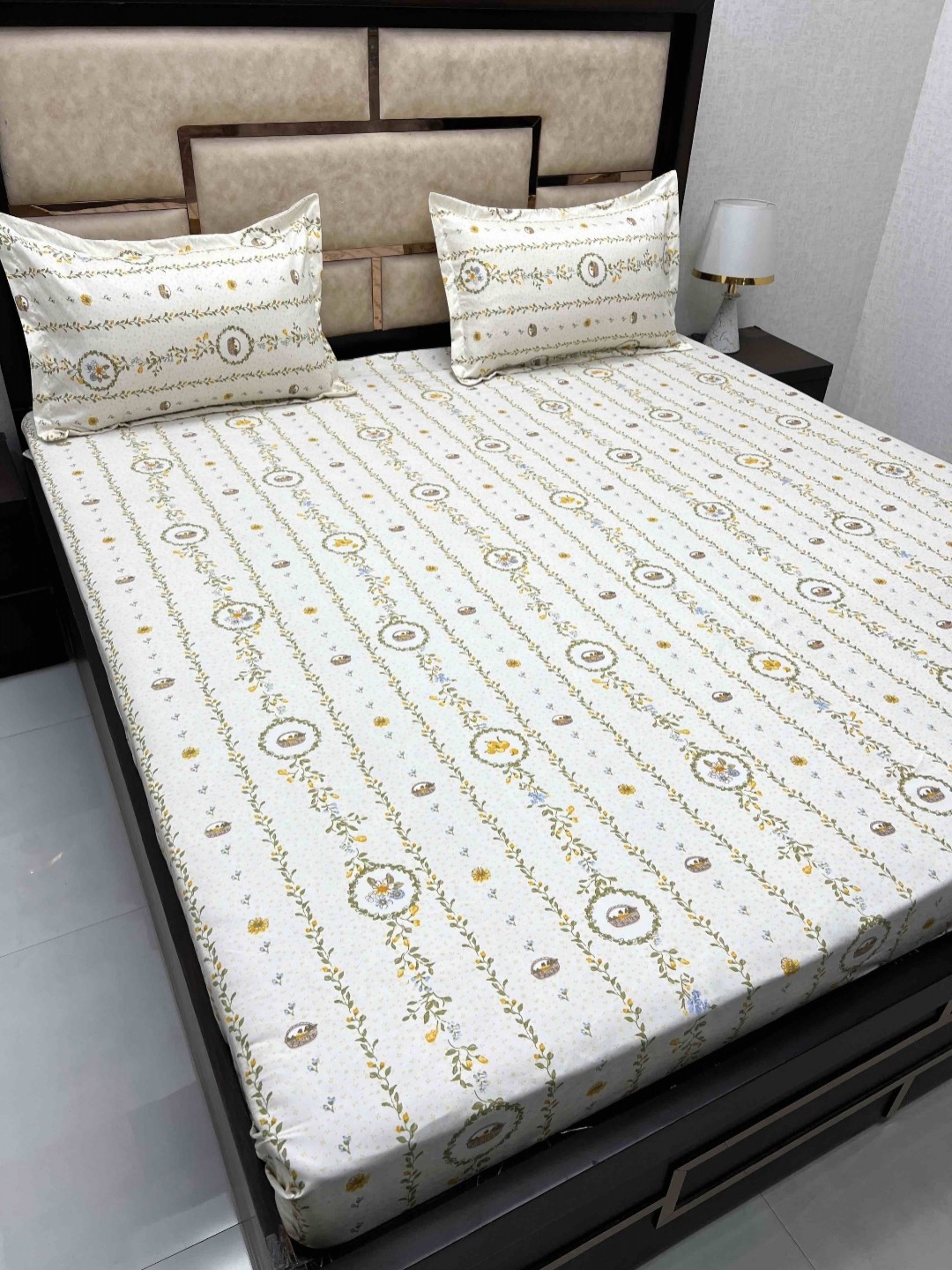 

Pure Decor Queen Size Double Bed Bedsheet With 2 Pillow Covers 2.28m X 2.54m, White