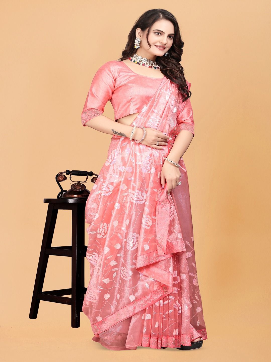 

ANJAVI FASHION Floral Embroidered Net Saree, Pink