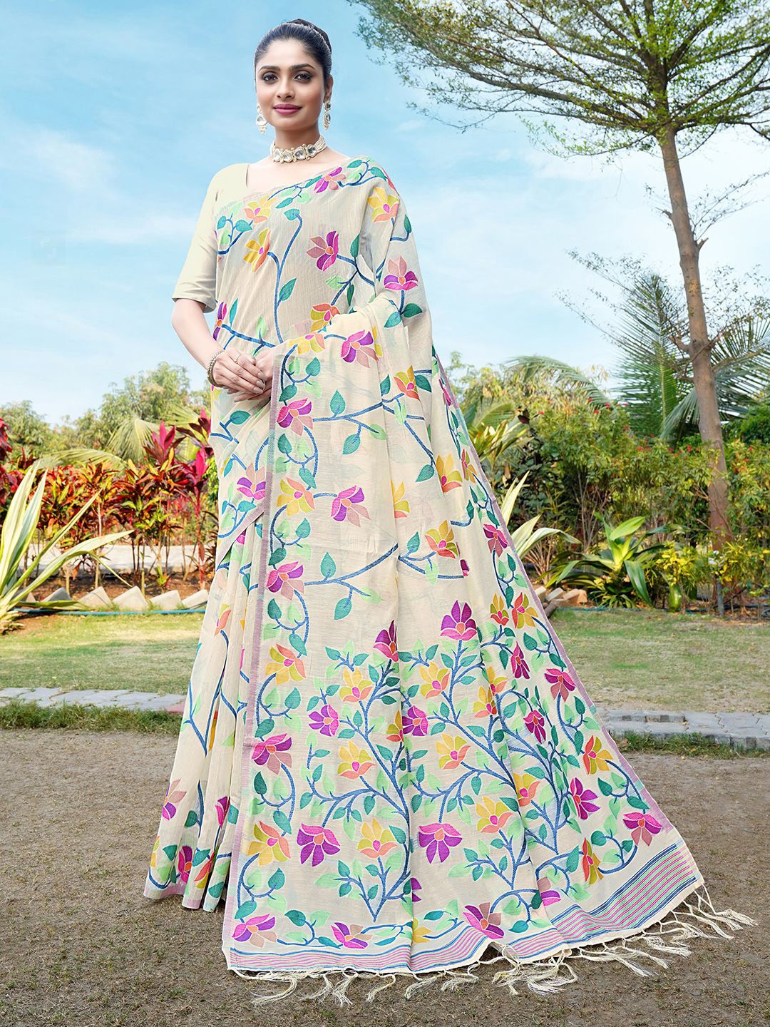 

Mitera Ethnic Motifs Pure Cotton Jamdani Saree, White