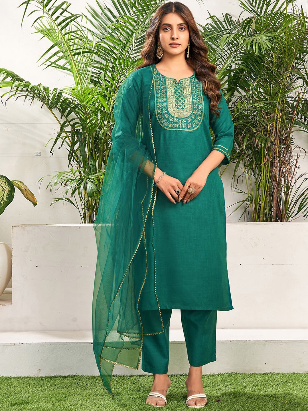 

SKYLEE Women Ethnic Motifs Yoke Design Regular Sequinned Kurta with Trousers & With Dupatta, Green