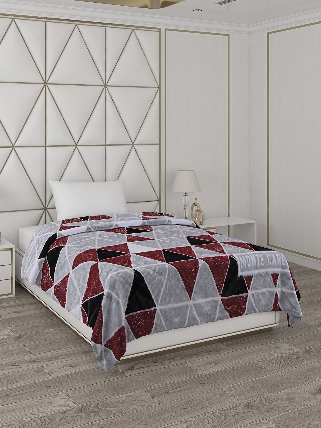 

Monte Carlo Grey & White Geometric Printed Mild Winter 553 GSM Single Bed Blanket