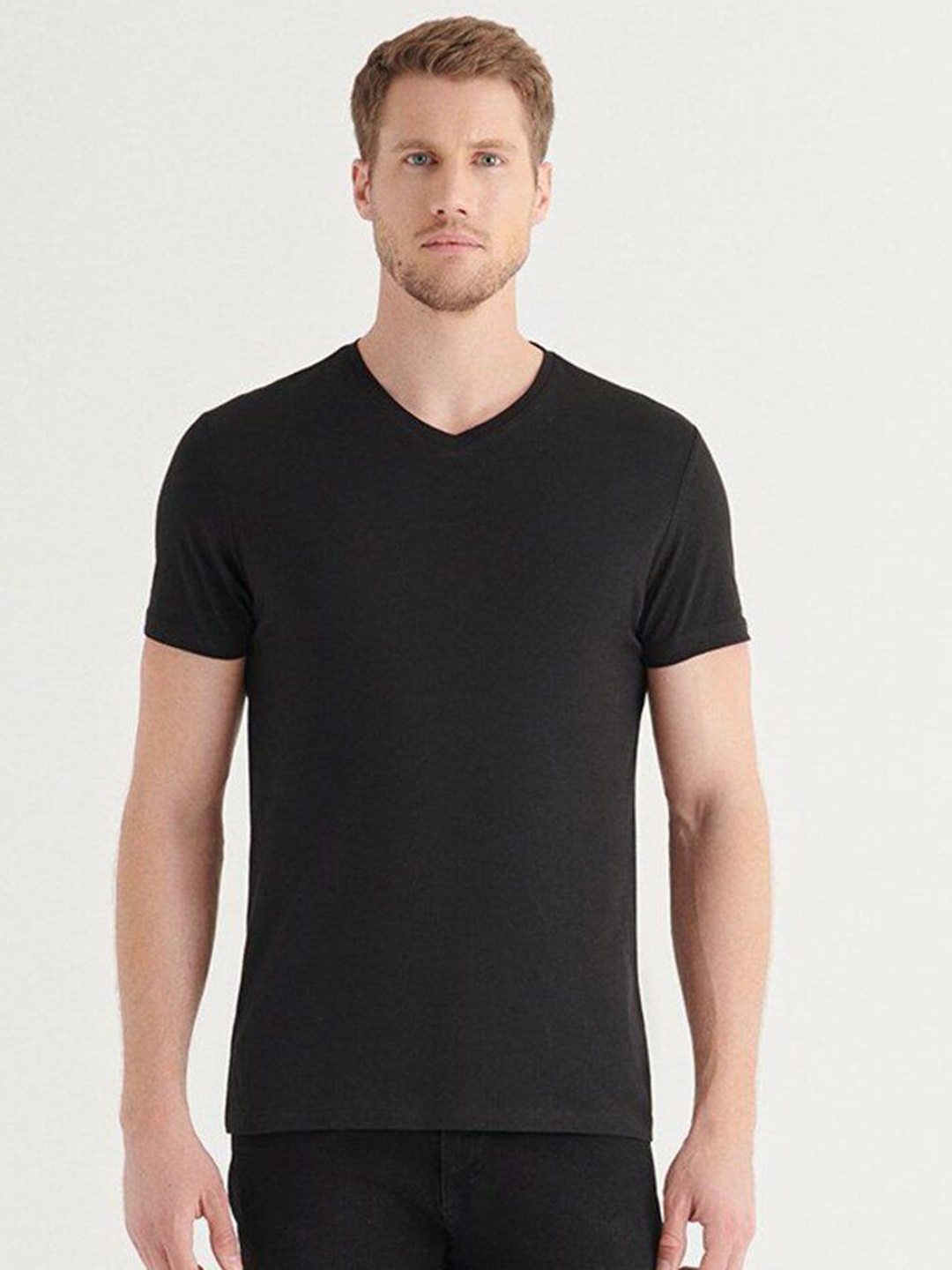 

AVVA Men Solid V-Neck Cotton T-Shirt, Black