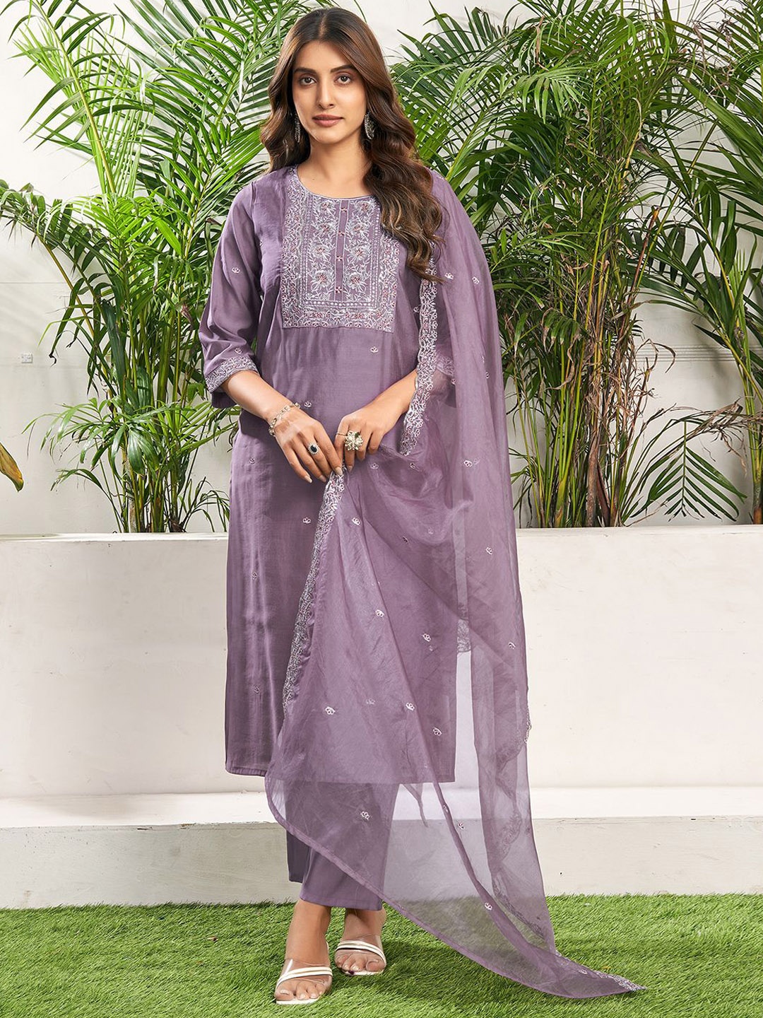 

SKYLEE Floral Yoke Design Sequinned Kurta with Trousers & With Dupatta, Purple