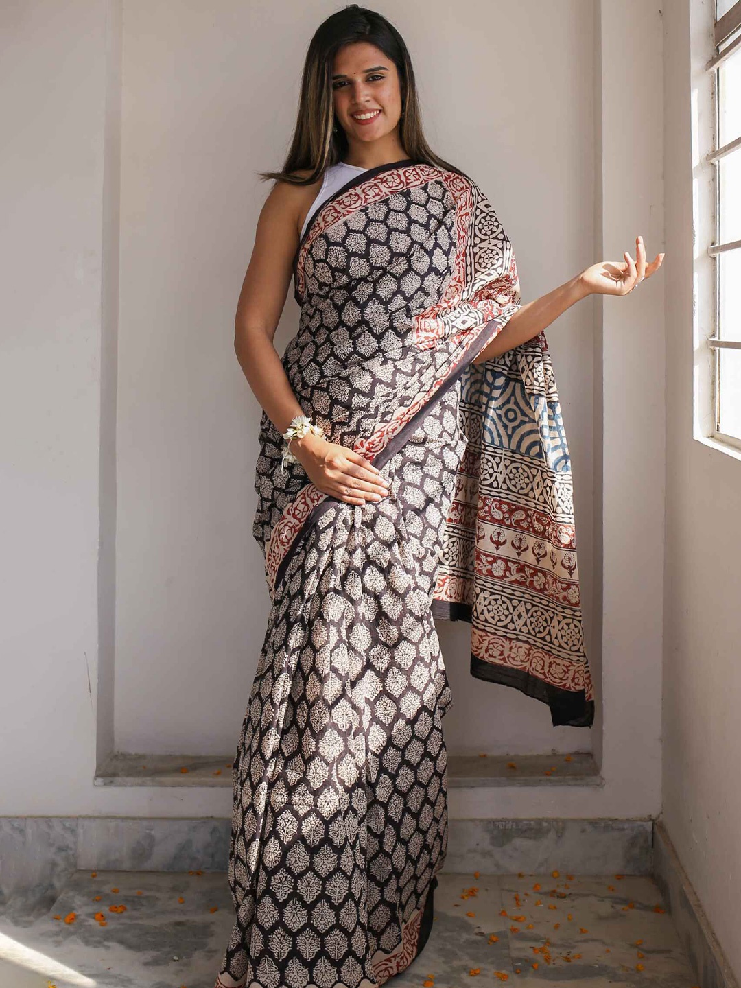 

Moora Ethnic Motifs Pure Cotton Bagru Saree, Black