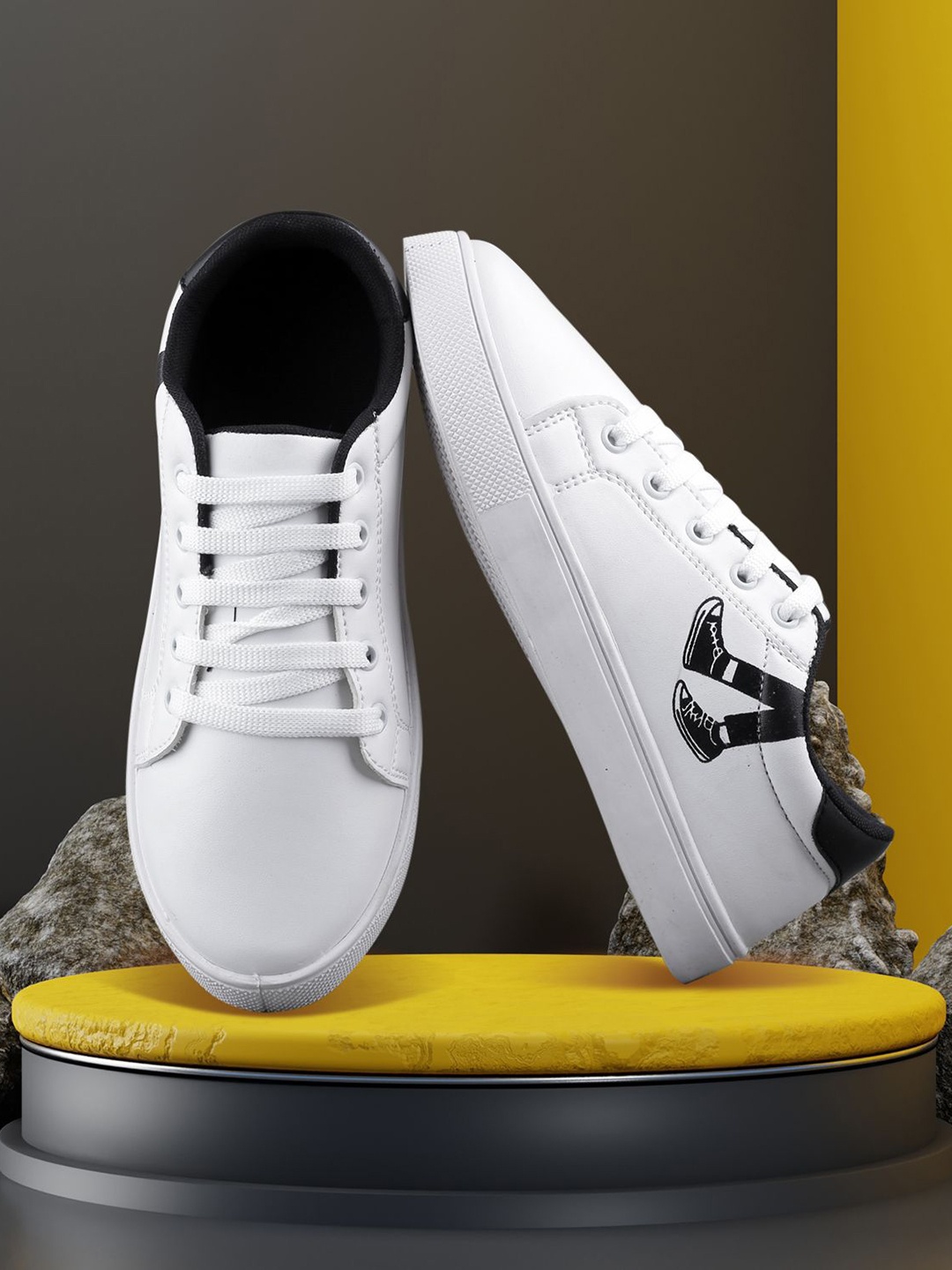 

AROOM Women Colourblocked Sneakers, Black