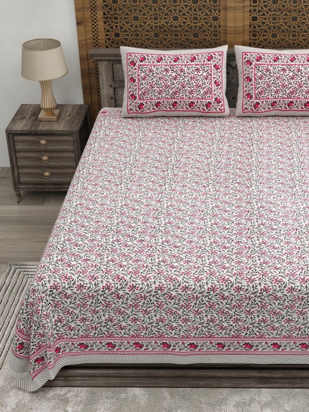 

CLOTHOLOGY Pink & White Floral 180 TC Cotton King Bedsheet with 2 Pillow Covers